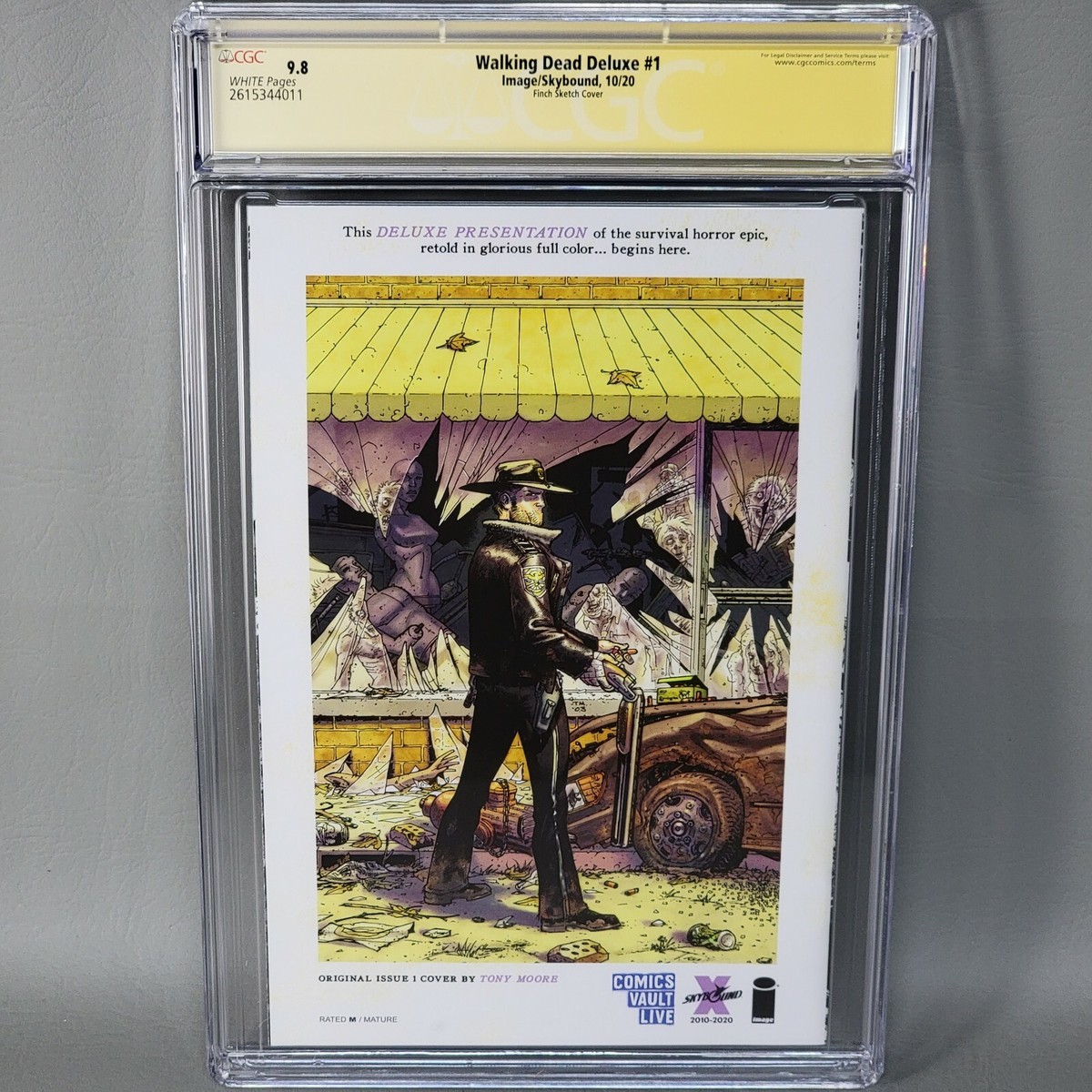 Walking Dead Deluxe #1 Virgin Sketch Variant SS David Finch