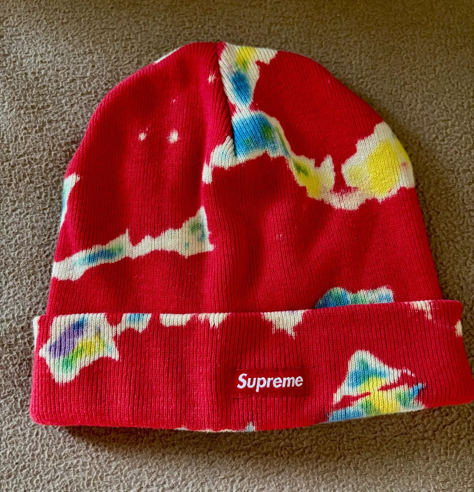 Bonnet rouge teint cravate unisexe Supreme Splatter neuf sans étiquette