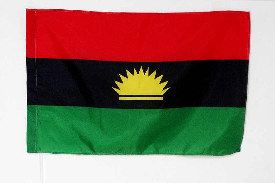Drapeau Biafra 150x90cm avec fourreau de mât et doubles coutures