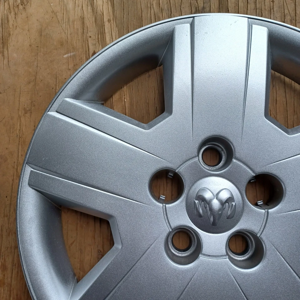 Tapacubos Dodge Avenger 2008-2011 se adapta a rueda de 16" 05272552AA, 8029 repintado Foto 2 de 4