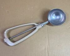 Rubbermaid 7400 Ice Cream Scoop Squeeze Handle Vintage