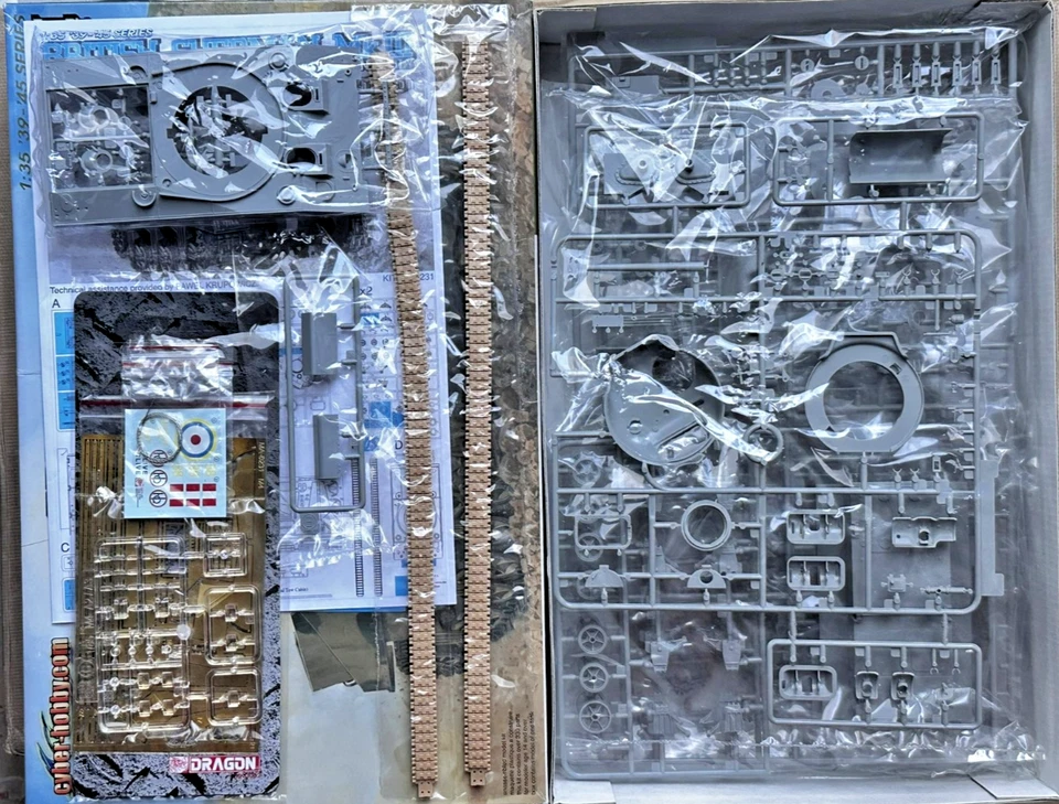 WWII British Sherman Mk.III Mid Production Sicily 1/35 Dragon / Cyber-Hobby 6231 - Immagine 3 di 4