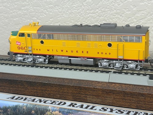 MILWAUKEE ROAD YELLOW FP7A - C unit #96C - DCC / QUANTUM SOUND HO Scale NEW OOP - Picture 5 of 16
