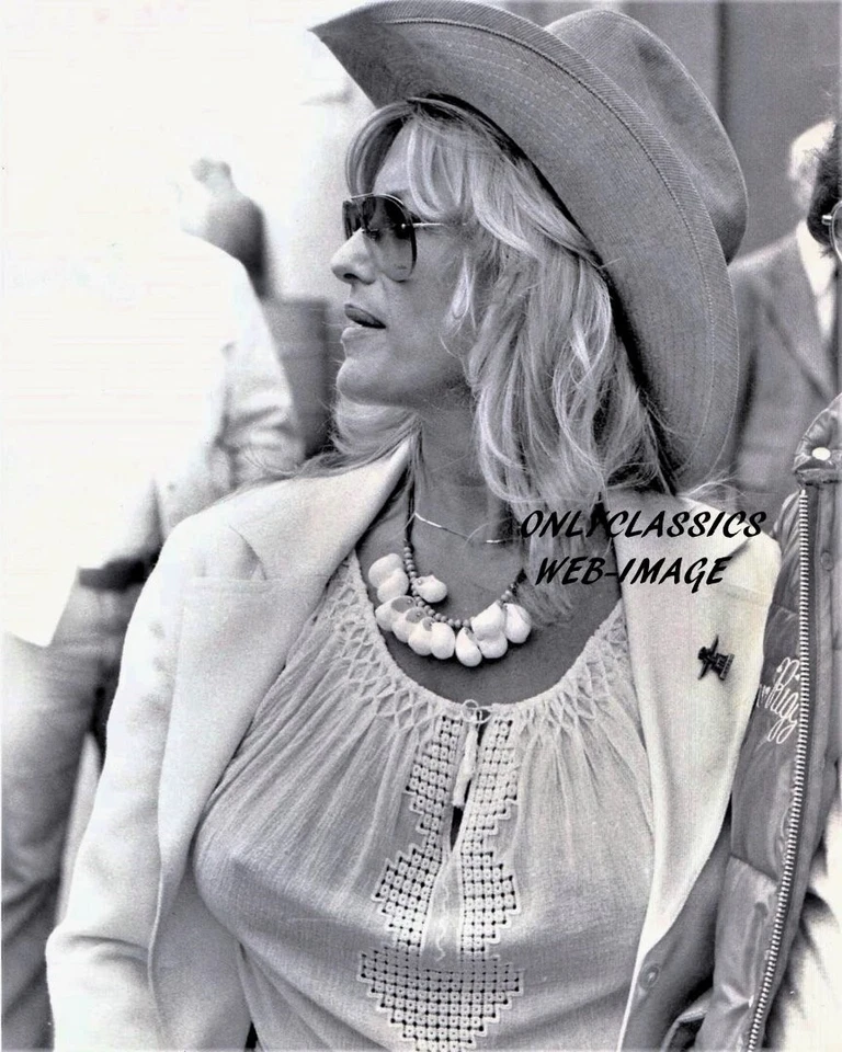 SEXY HURST GIRL LINDA VAUGHN REVEALING 8X10 PHOTO COWBOY HAT PINUP CHEESECAKE - Image 1 of 1