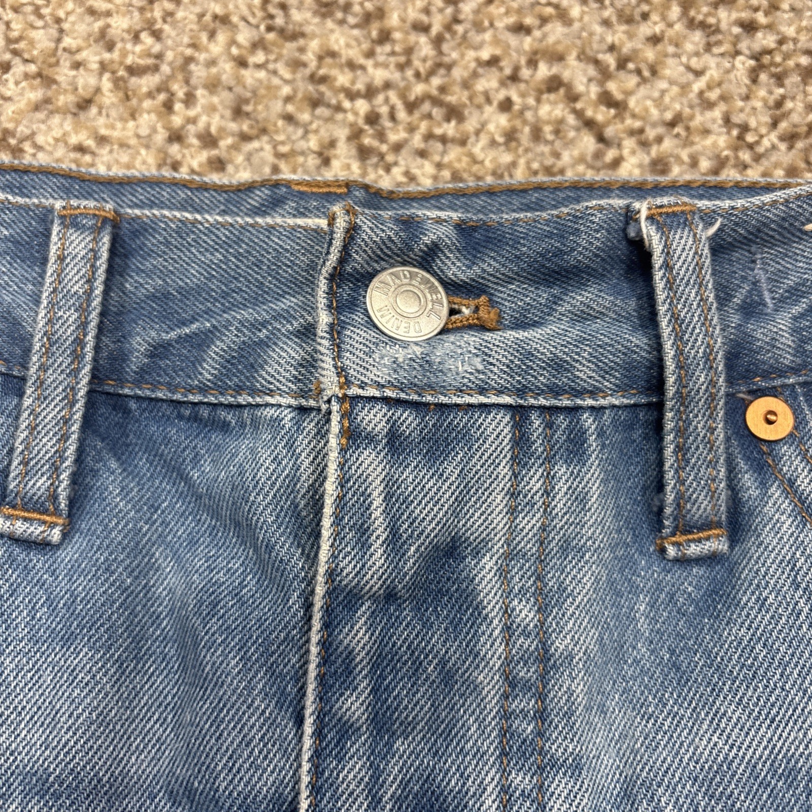 Madewell Shorts Relaxed Denim Light Wash Raw Hem 28 High Rise Waist Measures 34 - View 3