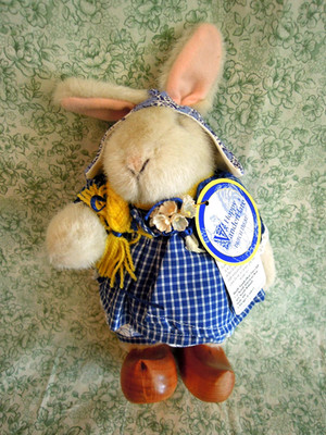 Mb-327  NAB.Co: HOPPY  in her  ''DUTCH TREAT'' outfit. with bonnet