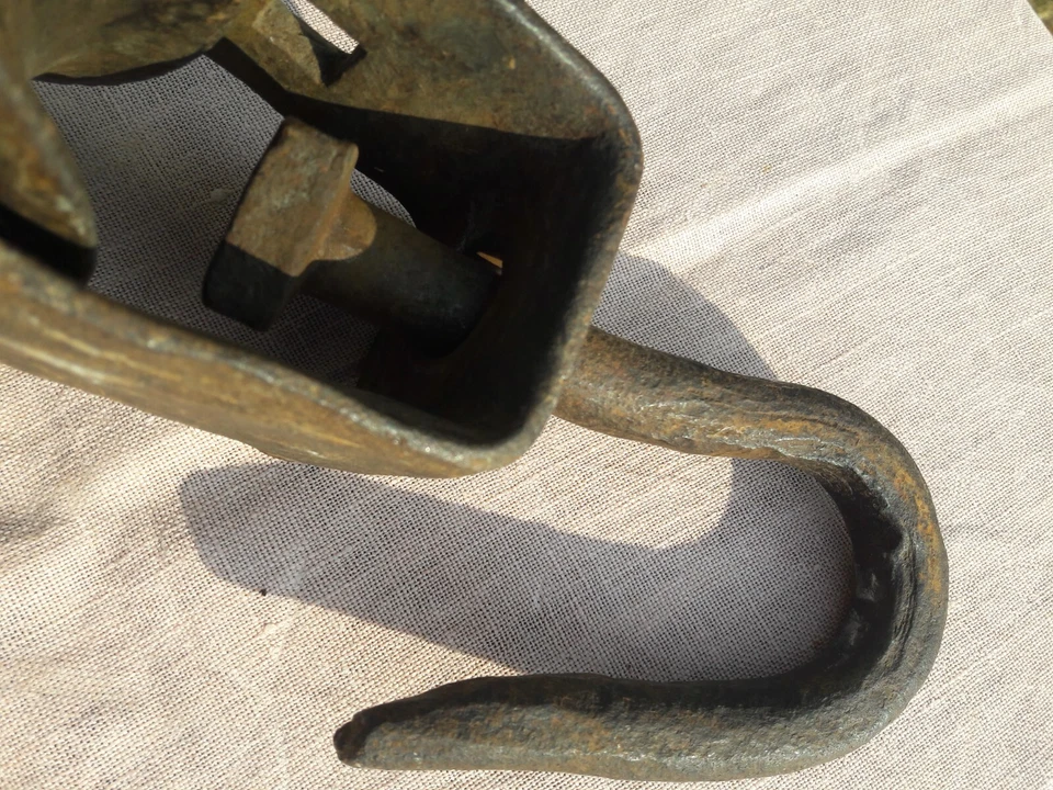 ANCIENNE ROUE DE PUITS ATTACHE EN FER FORGE DIAM 22 CM - Photo 4/4