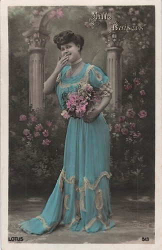 CP MILLE BAISERS PETITE FILLE AVEC BROUETTE FLEURS