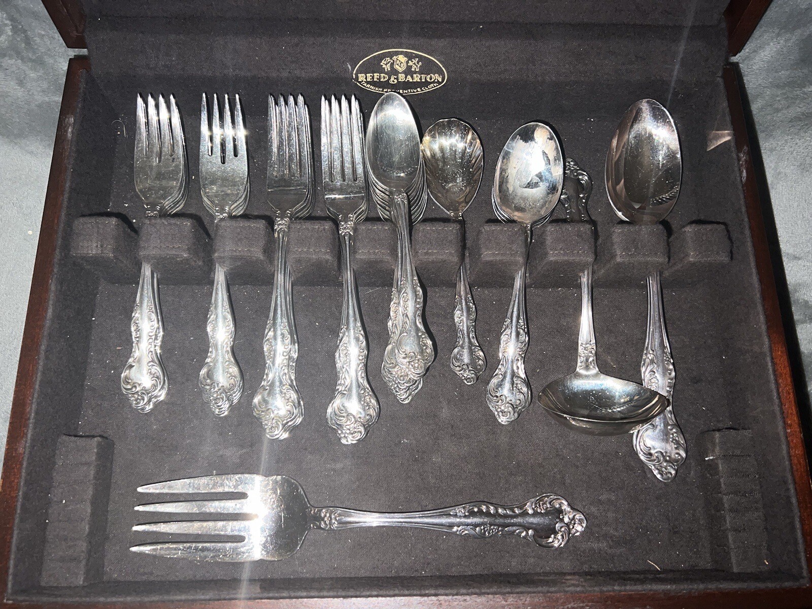 Reed & Barton Mirrorstele Silverware 55 Piece With Antitarnish Storage