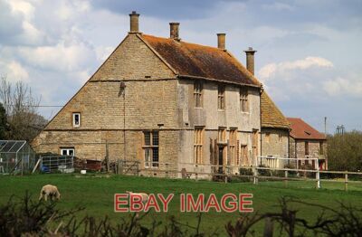 PHOTO  ROUND CHIMNEYS FARMHOUSE A CLOSE VIEW OF THIS GRADE II* LISTED FARMHOUSE
