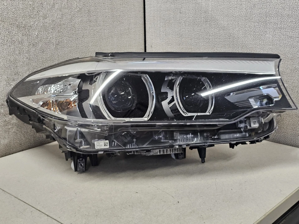 BMW 530I 2017-2020 lado del pasajero derecho faro adaptativo intermitente incandescente Foto 3 de 4