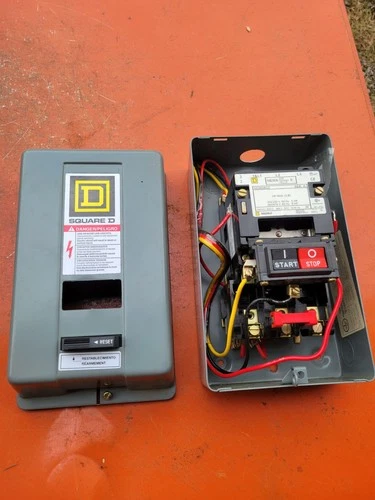 Square D 8536SBG2 Motor Starter Switch 600VAC MAX 5HP Max And Box