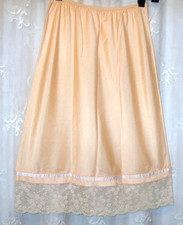 NEW VTG SMALL DEENA PEACH/5" BEIGE LACE TRIM SILKY SATIN OLD HOLLYWOOD HALF SLIP