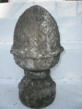 EXQUSITE VERY WEATHERED/WORN ACORN VINTAGE CEMENT/CONCRETE GARDEN ORNAMENT 16" T