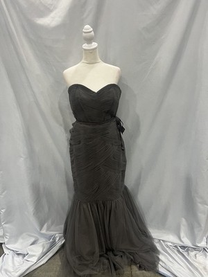 fitted lace wedding dress Used Monique Lhuillier Everest Wedding Dress main image 1