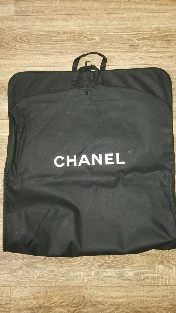 Chanel Extra Long Nylon Garment Bag & Velvet Hanger Set – Luxify Marketplace