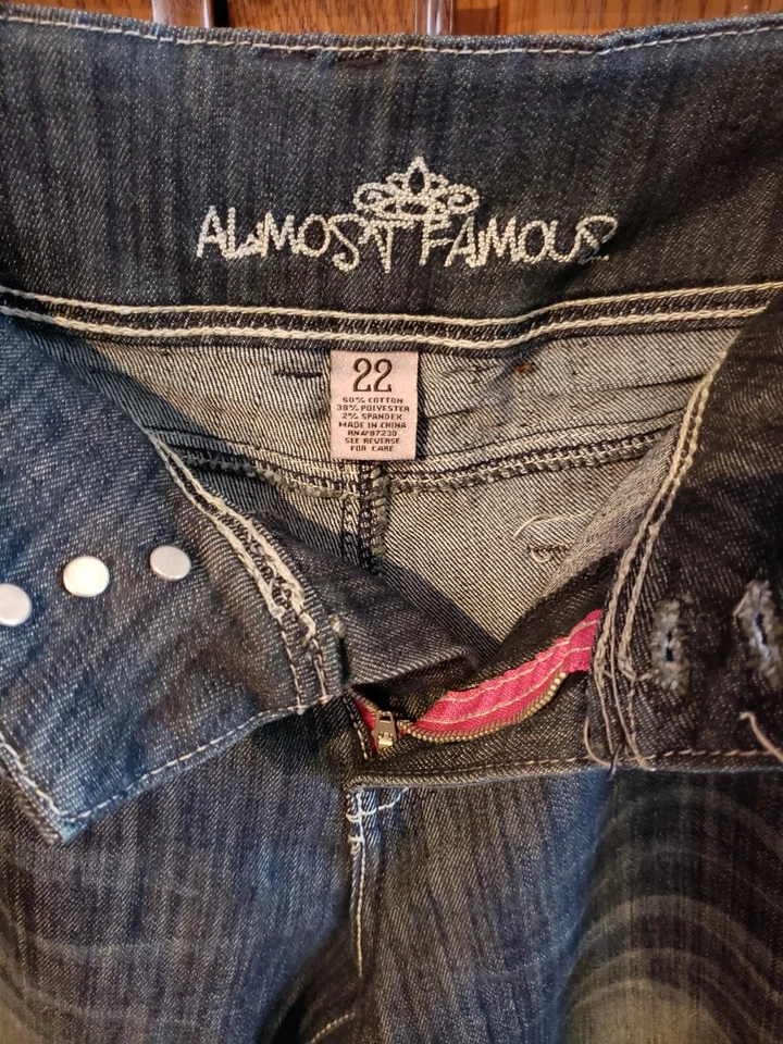 ALMOST FAMOUS DISTRESSED JEANS SIZE 22 - Image 4 of 4