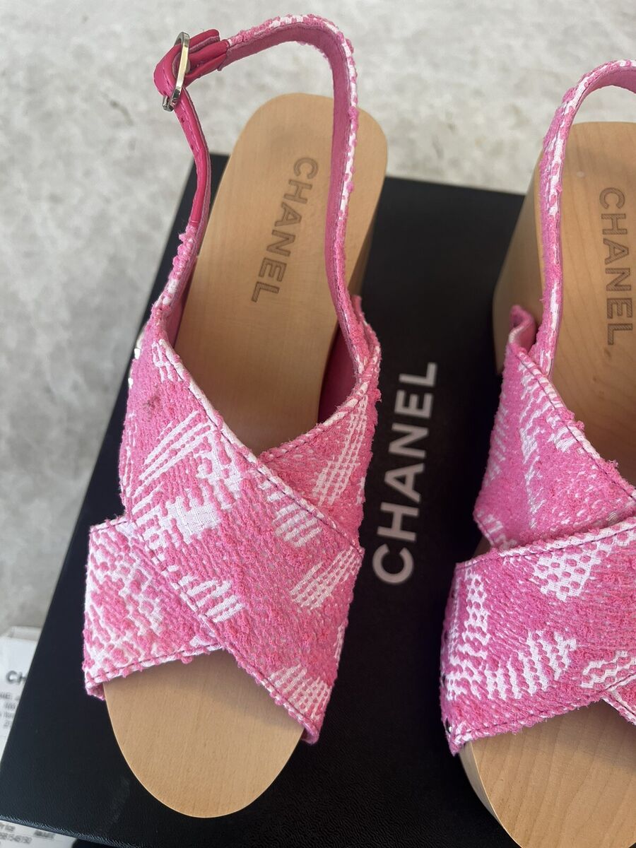 Chanel 2024 NIB Clog “Interlocking CC” Wood Platform Sandal Chanel 2024 NIB Clog “Interlocking CC” Wood Platform Sandal
