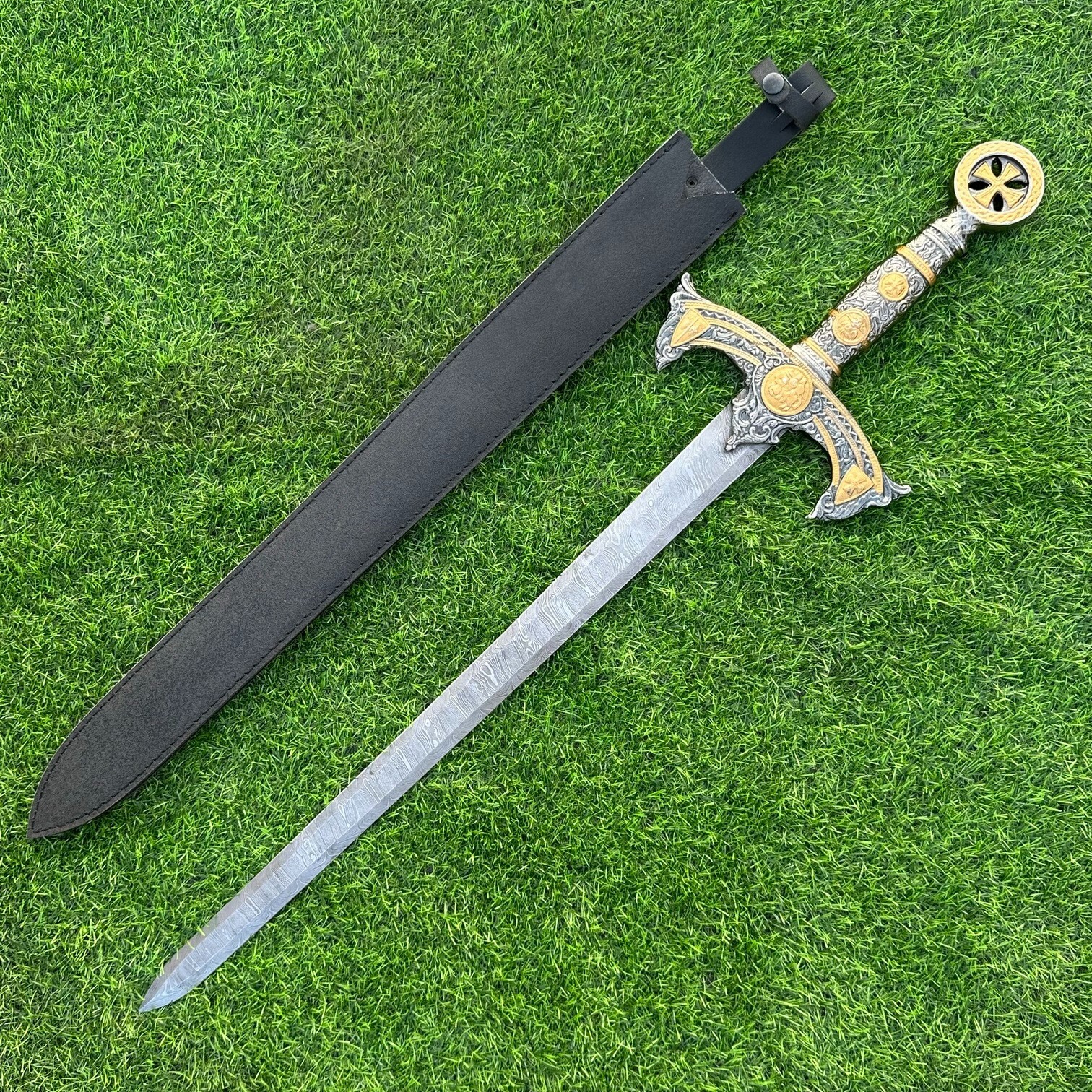 Hand-Forged Damascus Steel Medieval Battle Sword - 35
