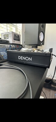 Denon DN-HS5500 2 deck in 1 Turntable Media Player Controller MIDI