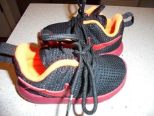 toddler boy's Nike Roshe Run athletic shoes size 5 black/red perfect condition