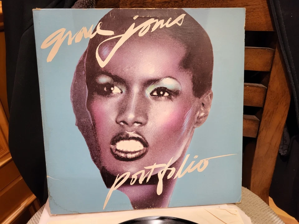 Grace Jones Portfolio LP Island 90038-1 NM Vinyl VG+ Gatefold Purple Label Disco Foto 2 de 4