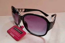 Foster Grant Woman's Fashion Hearts 100 UVA-UVB Protection Sunglasses G09 2025