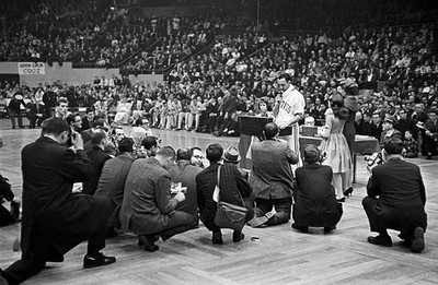 Bob Cousy of Boston Celtics breaks down crying as he speaks to an - Old Photo