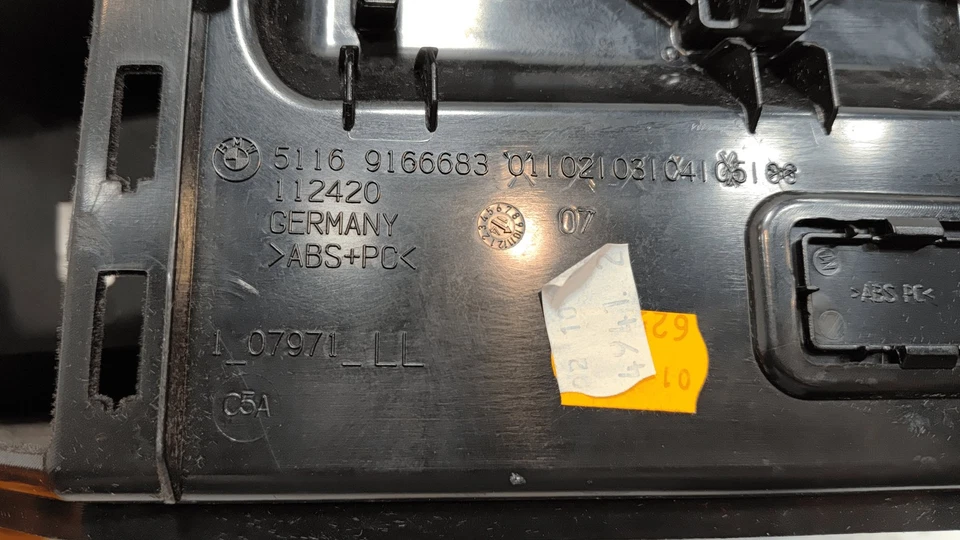 OEM BMW 535I XDRIVE 2011-2016 TABLERO GUANTERA COMPARTIMENTO DE ALMACENAMIENTO NEGRO Foto 2 de 4