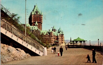 PROMENADE LINKING DUFFERIN TERRACE TO PLAINS OF ABRAHAM QUEBEC 1964 Postcard