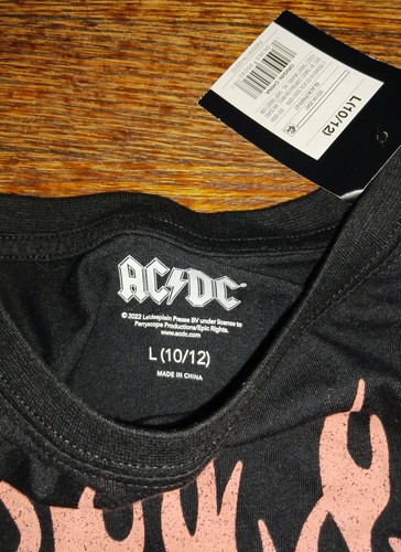 Kids Large ACDC Black In Black T-shirt, NWT , Sz L (10/12) - Picture 4 of 5