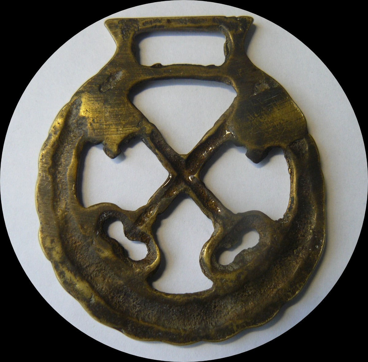 Society6 ケース Circling Horses by Cassia Beck CROSSED KEYS - vintage horse brass (6723) | eBay
