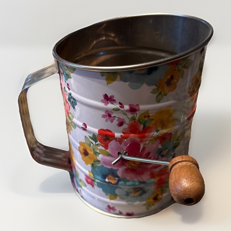 The Pioneer Woman 3 Cup Metal Hand Crank Floral Bouquet Flour Sifter 6” Wood 