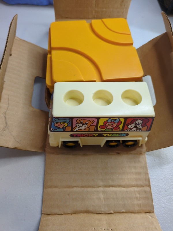 Vintage Kusan -1981-Tricky Track -8 Pieces of Track and Bus