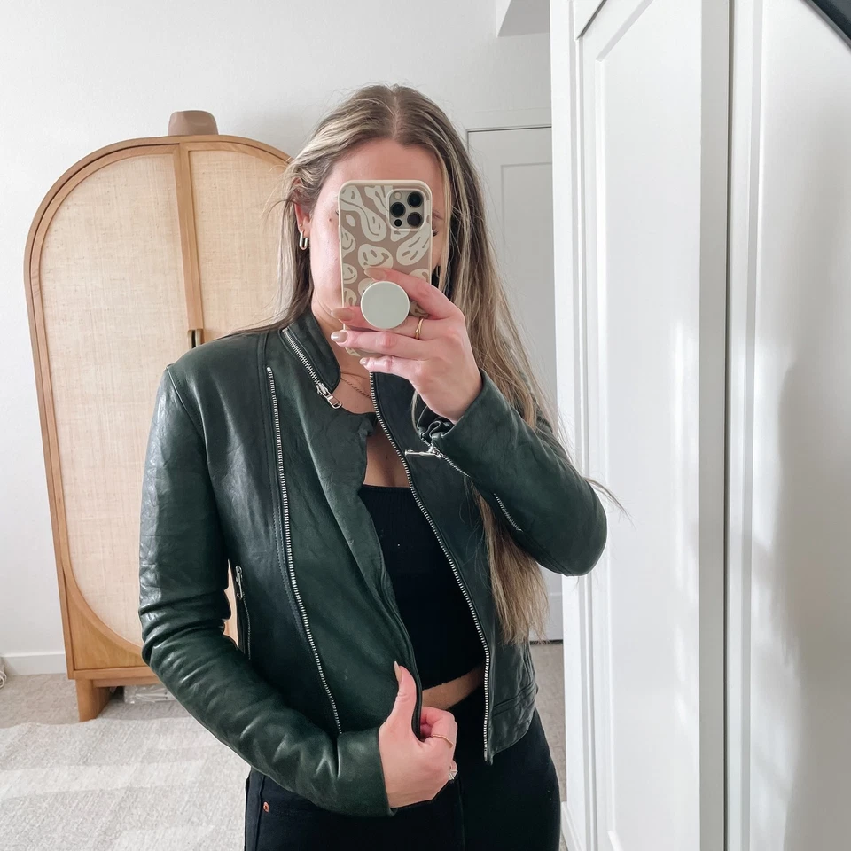 Chaqueta de cuero verde L'AGENCE NUEVA CON ETIQUETAS 2 Foto 2 de 4