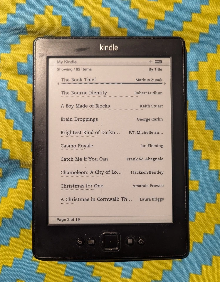 Amazon Kindle 5th Generation - D01100 eBook Reader - Wi-Fi 6" Display Black - Image 2 of 4