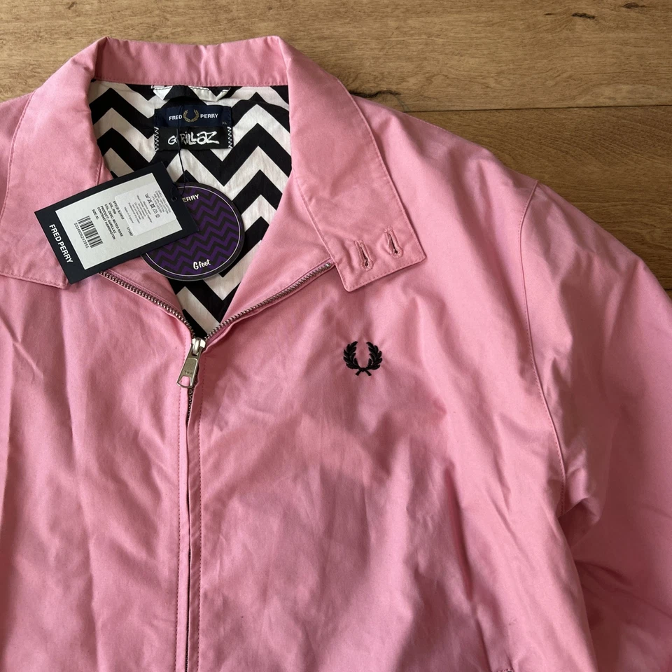 Fred Perry X Gorillaz 粉色 Harrington 夹克 XL 罕见 — 第 2/4 张图片