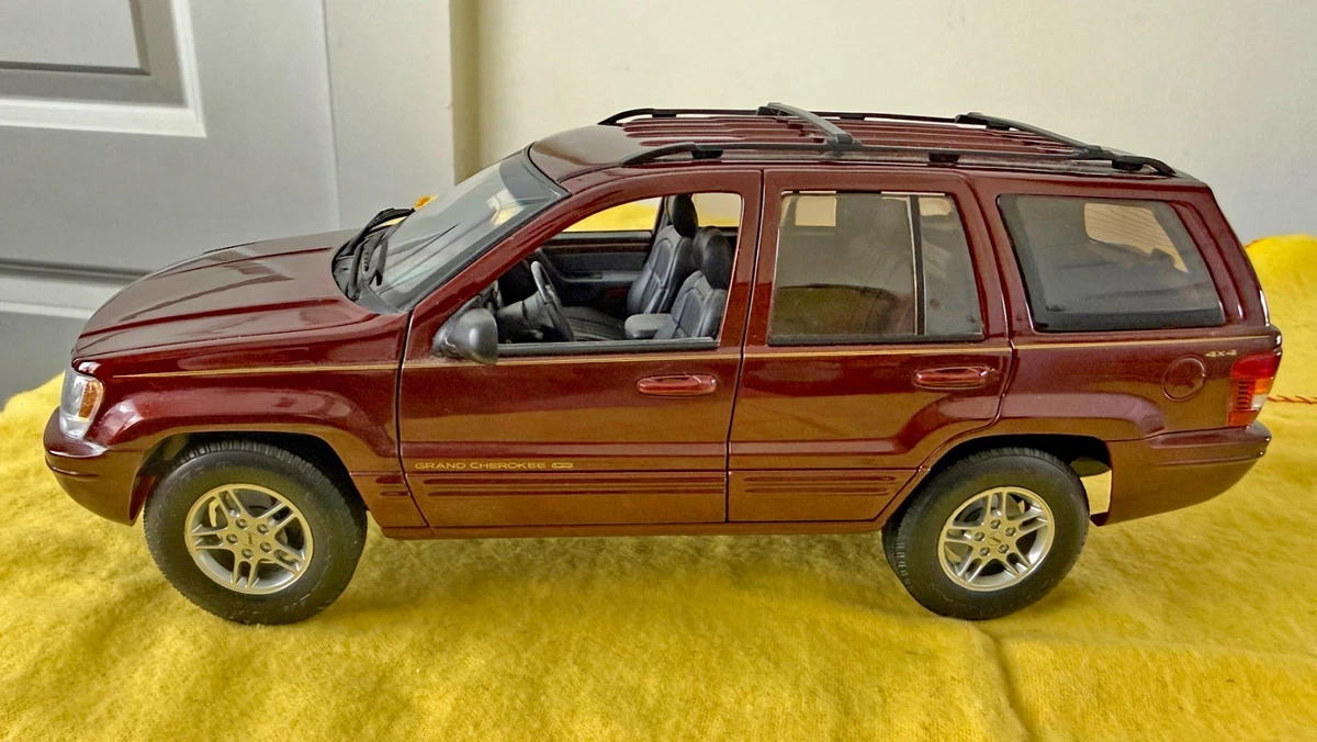 Miniature AUTOart 1/18 – Jeep Grand Wagoneer 1989 – Blanche (74001)