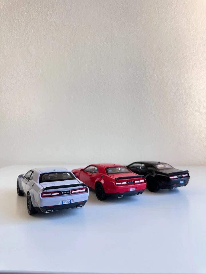 1:32 Dodge Challenger Charger SRT - Hell Cat Model Car - Alloy Diecast - Image 4 of 4