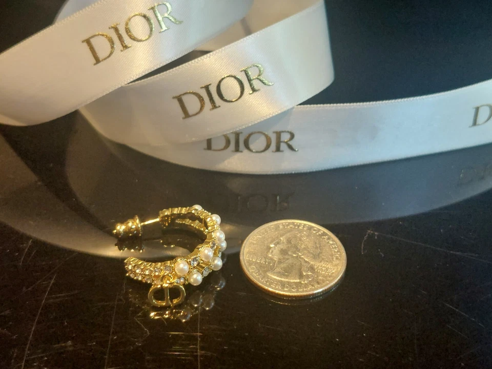 PENDIENTES DE PERLAS DIOR CD ARO - Caja y bolsa antipolvo incluidos Foto 3 de 4
