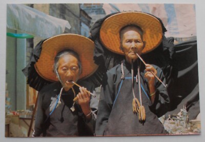 Postkarte Dorf Frauen außerhalb Kat Hing Wai Kathing ummauerte Stadt Hongkong N883