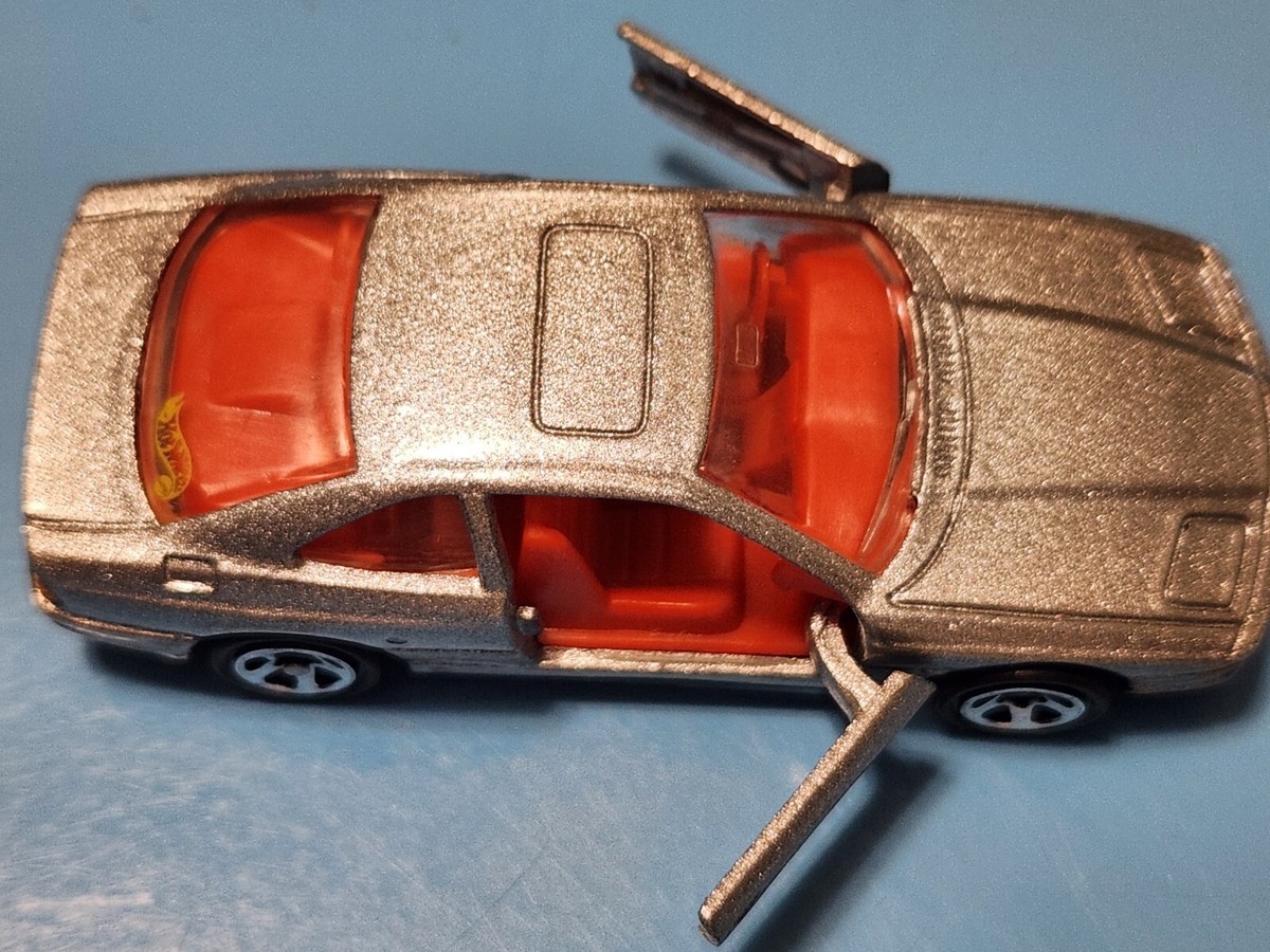 Hot Wheels BMW 850i Silver w/ Red Interior # 498 Doors Open