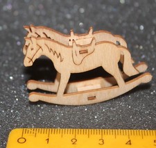 Puppenstube, Puppenstubenminiaturen 1:12, Schaukelpferd