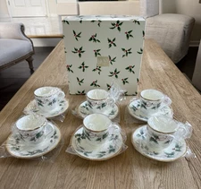 Mikasa Ribbon Holly 6 Cups & Saucers 3”   Japan New in Box