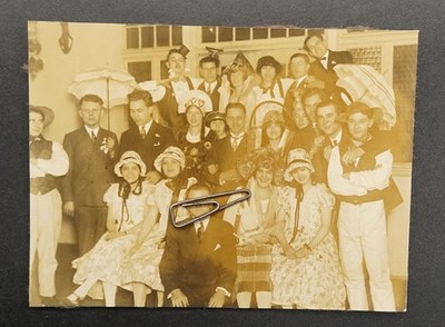 Foto Portrait Köln 1928 Fasching Kostümball Frau Verkleidung Hut Model Mann Bild