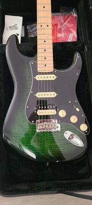 Fender Player Stratocaster HSS Plus Top Green Maple FB 22F RH Hard Case