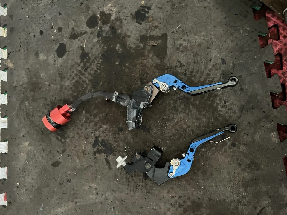 Palancas de freno embrague izquierdo derecho SUZUKI HAYABUSA 2001-2007 AFTRMARKET Foto 2 de 4