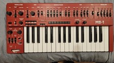 behringer ms1 32 key keyboard and source mixer. synthersiser