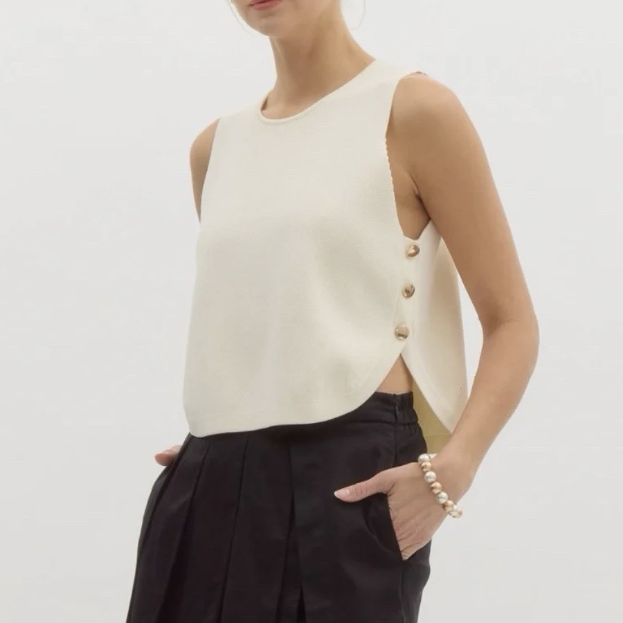 Entro NWT Women’s Small Sleeveless Off-White Top Gold Side Buttons Knit