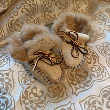 VTG Native American Handmade Fur/Leather Baby Moccasins. No Signs Of Wear.
